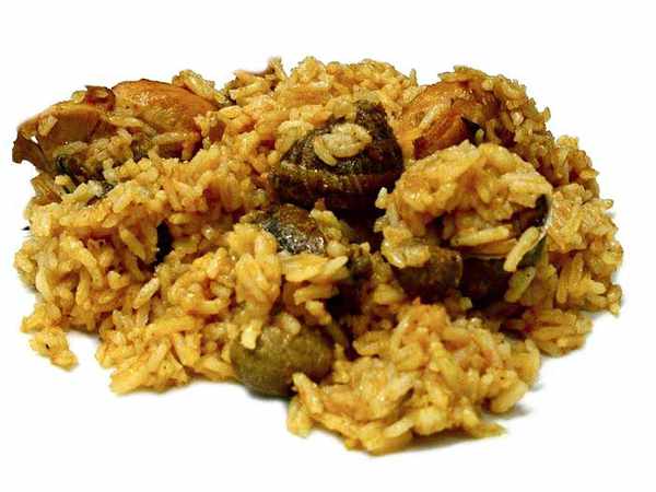 Arroz con setas, caracoles y conejo