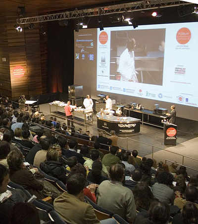 Asistencia masiva en Forum de Santiago 2008