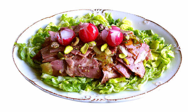 Ensalada de cabeza de jabalí con pepinillos