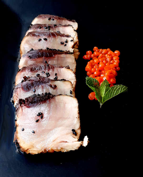 eriyaki de bonito con caviar de tomate