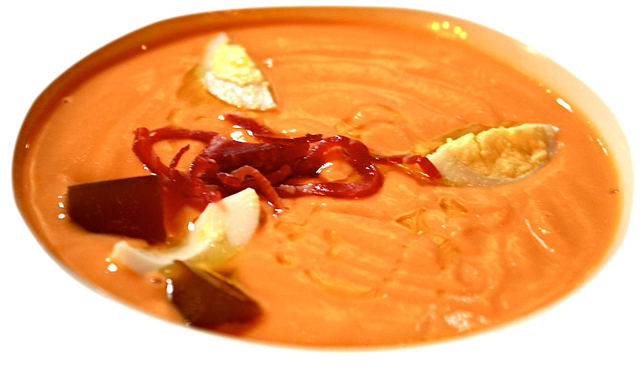 Salmorejo en fuente de barro